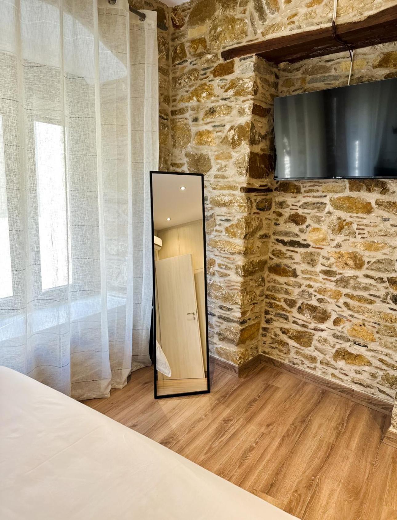 Lithos Syros * Ermoupoli